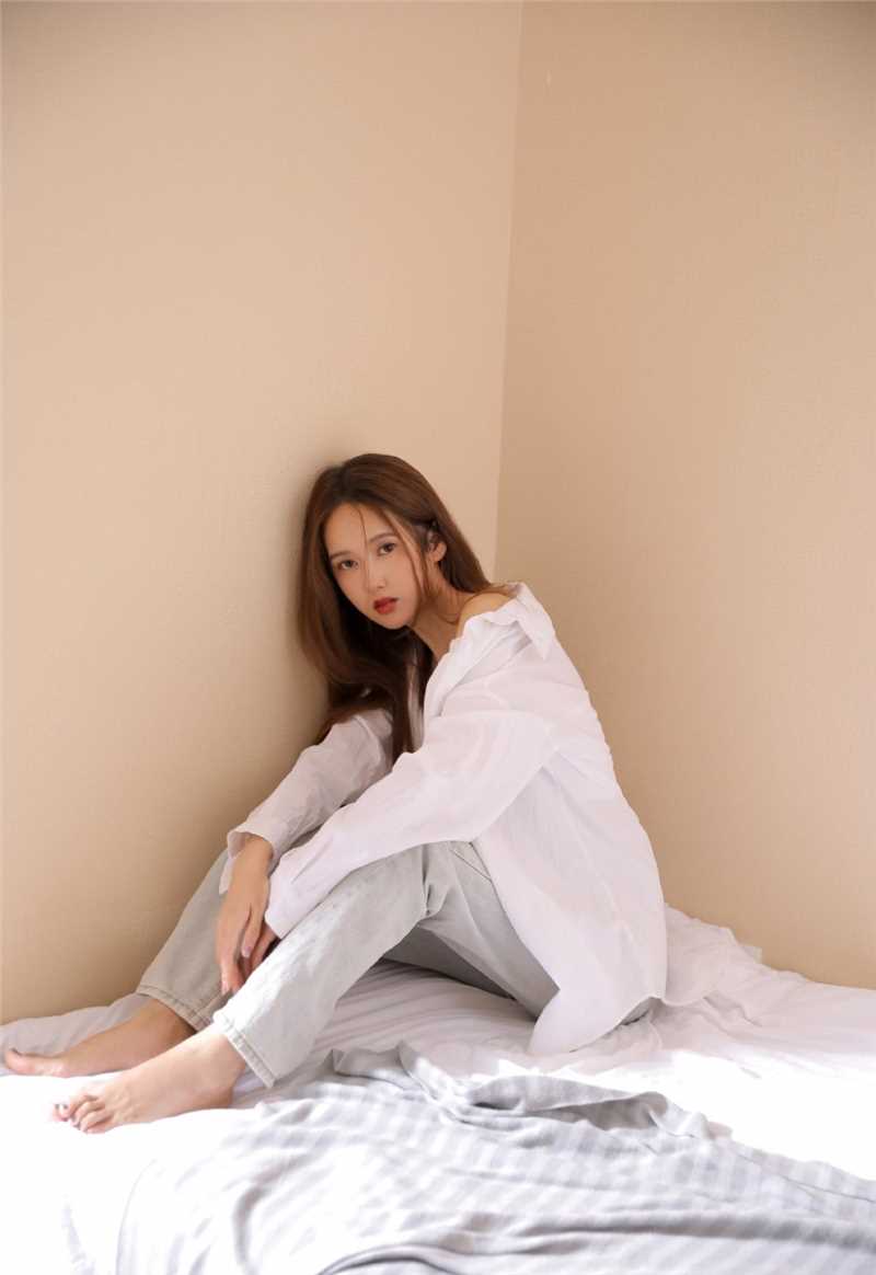 精选白色真丝内衣台湾美女牛仔裤性感私房照图册
