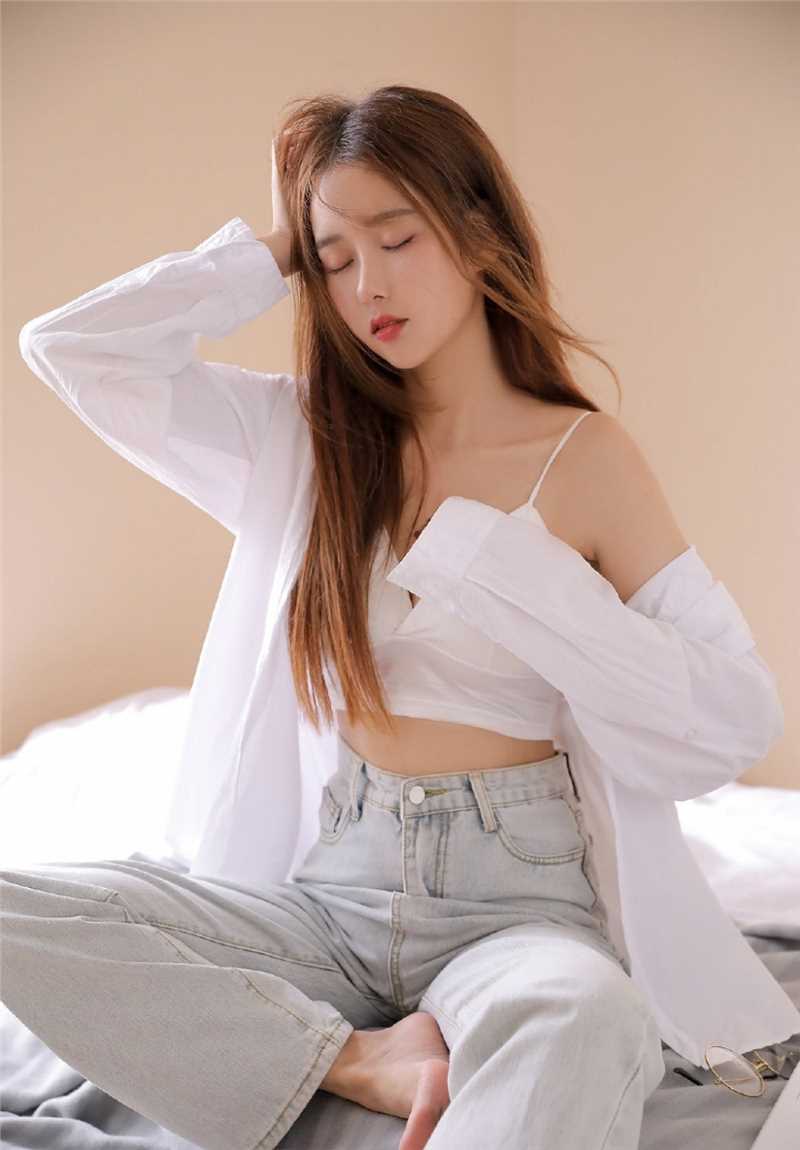 精选白色真丝内衣台湾美女牛仔裤性感私房照图册