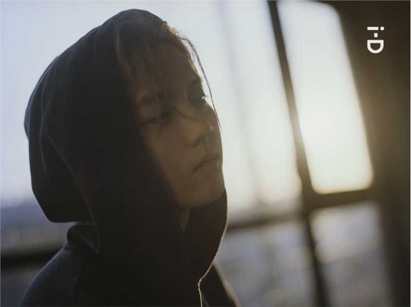 高清鹿晗金发狼奔头帅气素颜时尚杂志图片图集