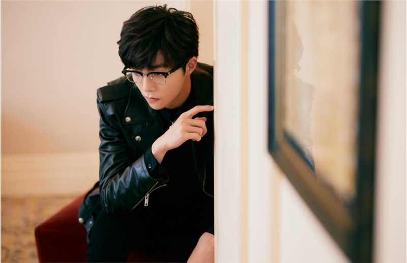 最全陈立农黑框眼镜黑色皮衣霸气型男时尚壁纸