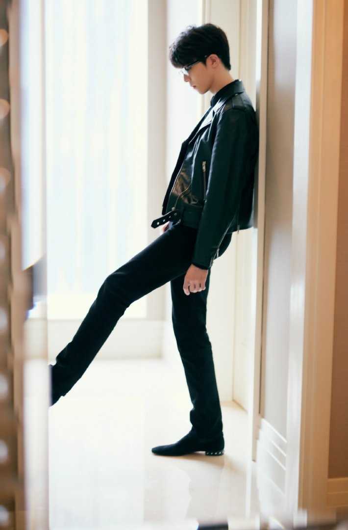 最全陈立农黑框眼镜黑色皮衣霸气型男时尚壁纸