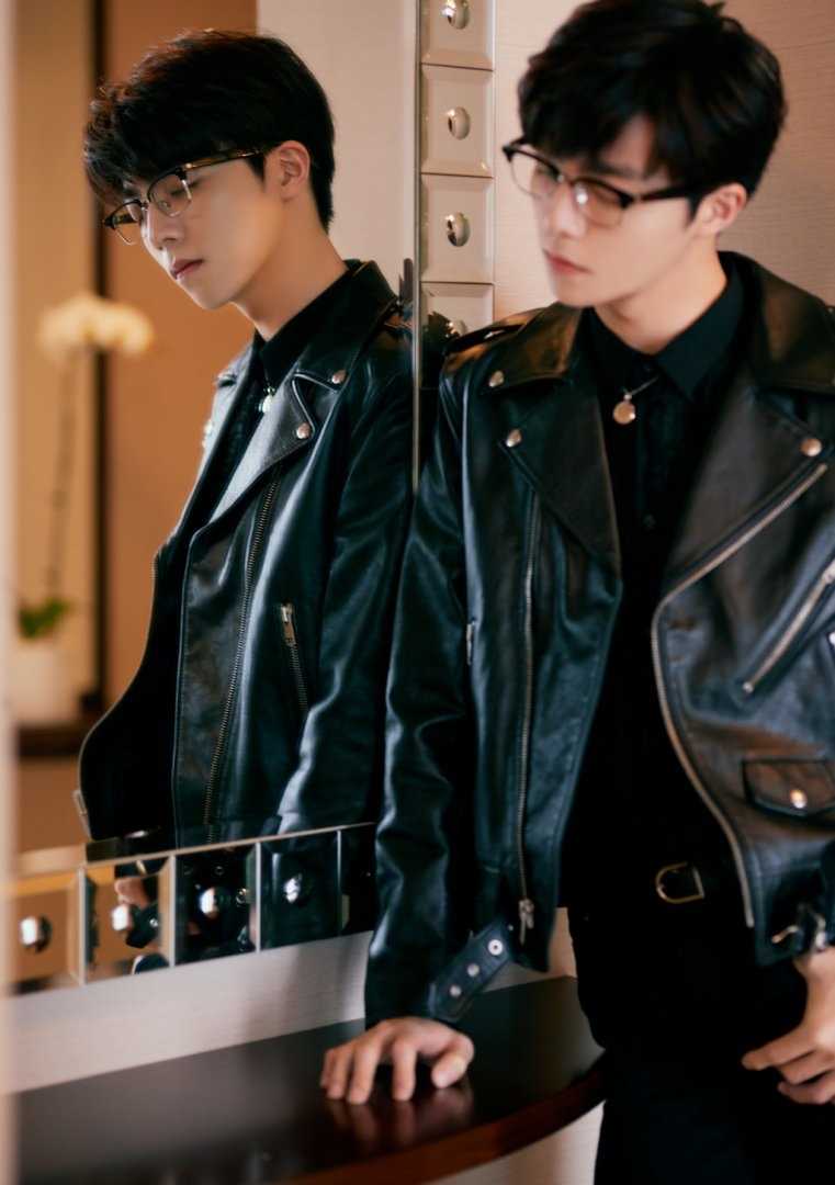 最全陈立农黑框眼镜黑色皮衣霸气型男时尚壁纸