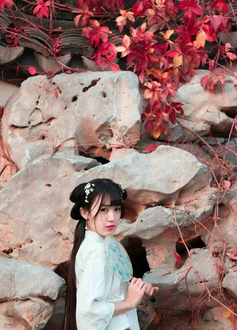 精选清澈湖边丸子头古装美少女友雅清新艺术照图册