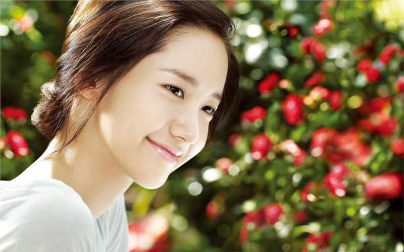 精选林允儿吹弹可破的嫩滑脸蛋清纯美颜图片图册