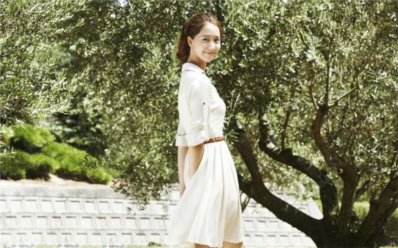 精选林允儿吹弹可破的嫩滑脸蛋清纯美颜图片图册