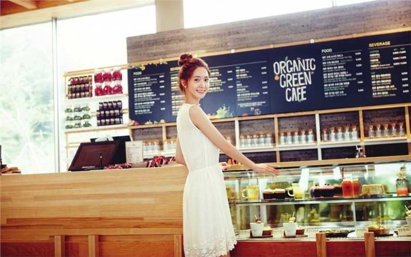 精选林允儿吹弹可破的嫩滑脸蛋清纯美颜图片图册