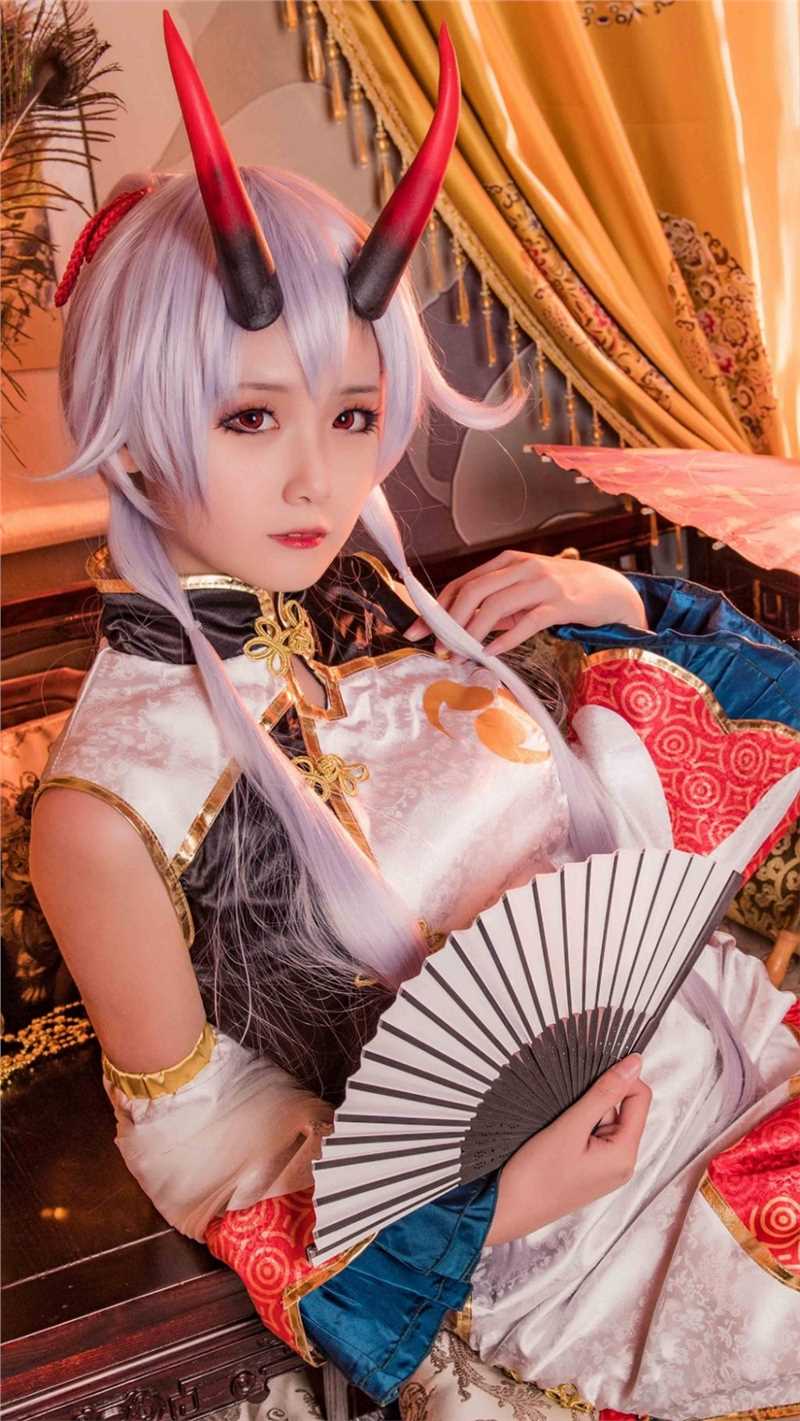 优质银发二次元小姐姐丰腴曲线cosplay妩媚妖气图片相册