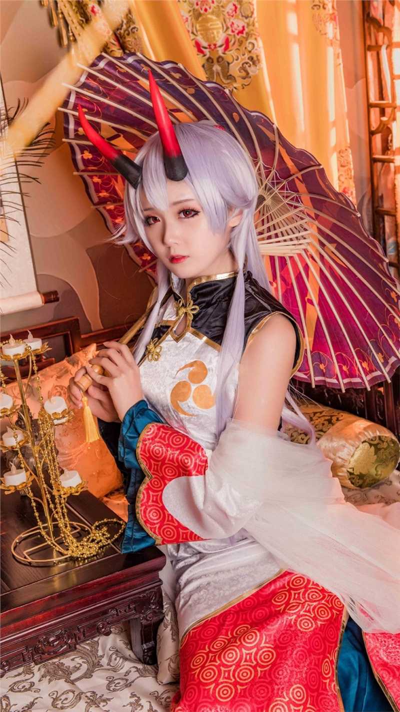 优质银发二次元小姐姐丰腴曲线cosplay妩媚妖气图片相册