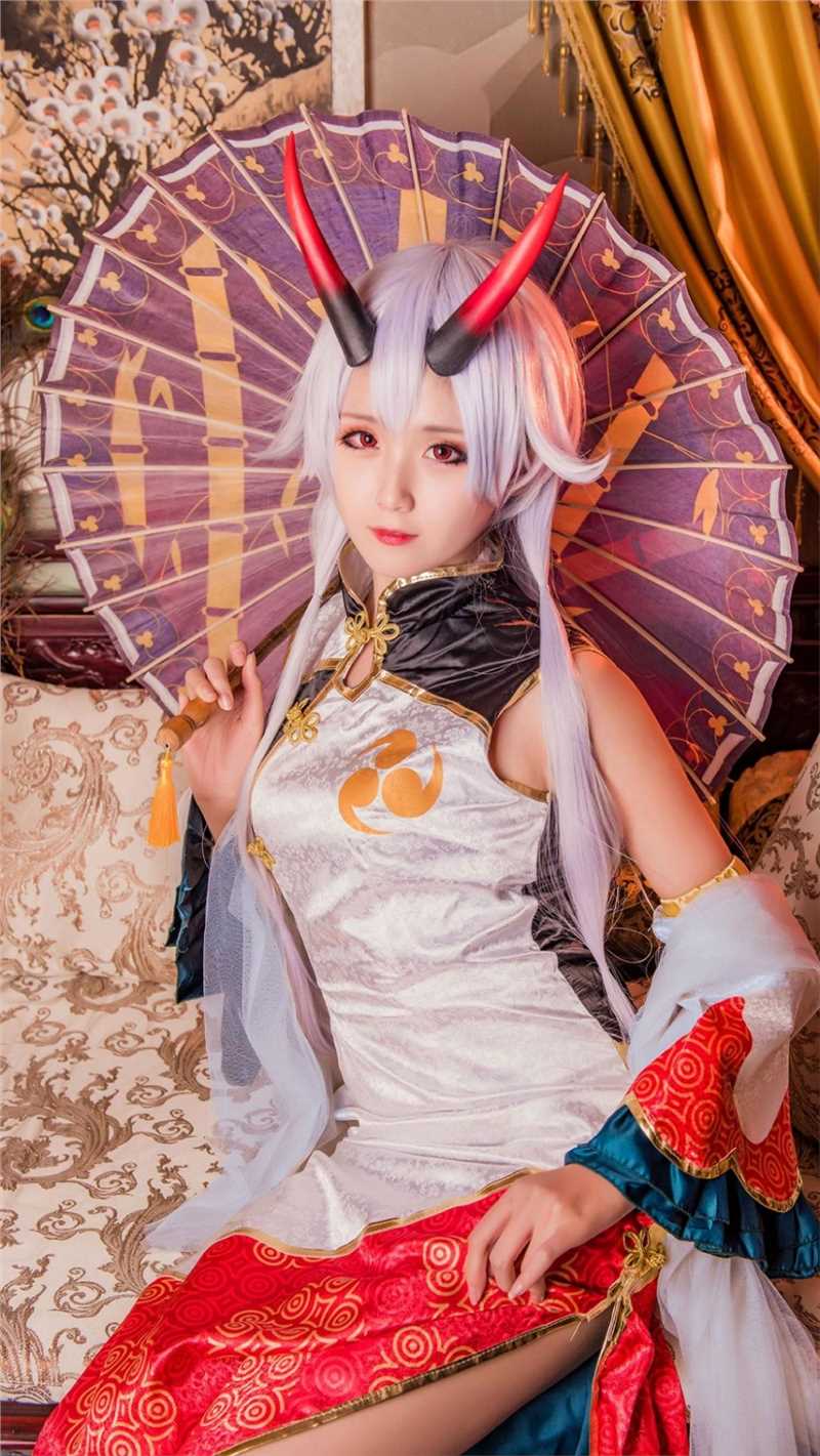 优质银发二次元小姐姐丰腴曲线cosplay妩媚妖气图片相册