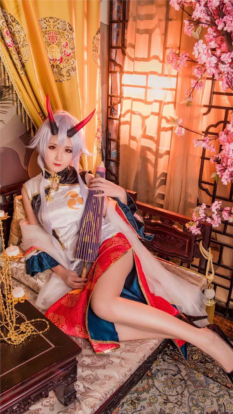 优质银发二次元小姐姐丰腴曲线cosplay妩媚妖气图片相册