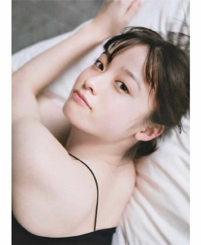精选日本美女桥本环奈20岁性感吊带集图册