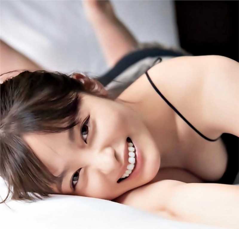 精选日本美女桥本环奈20岁性感吊带集图册