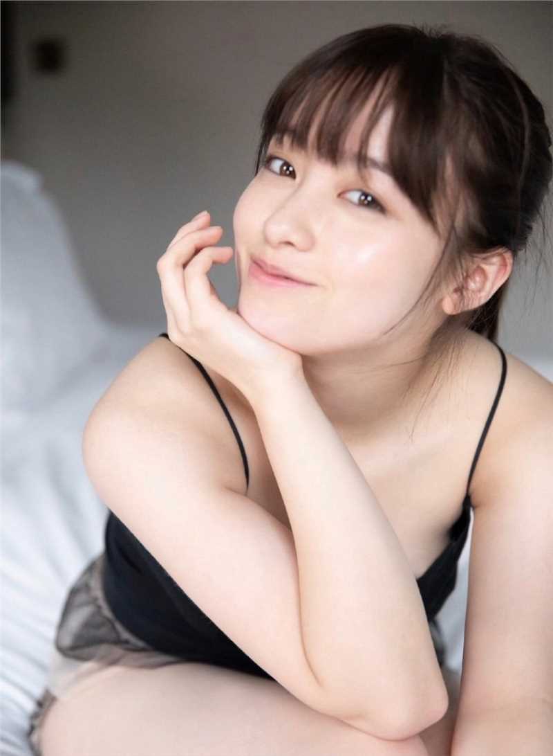 精选日本美女桥本环奈20岁性感吊带集图册
