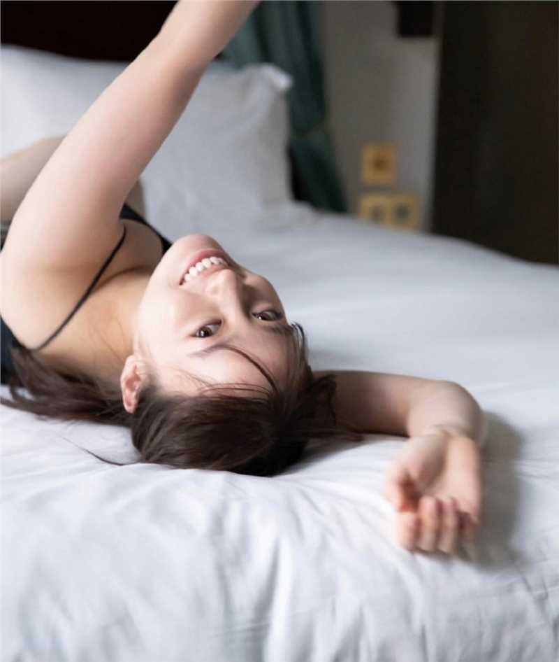 精选日本美女桥本环奈20岁性感吊带集图册