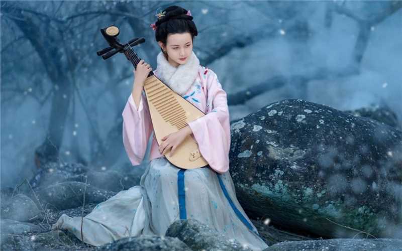 最全盘发古装美女冬天林中弹琵琶温婉绝美壁纸