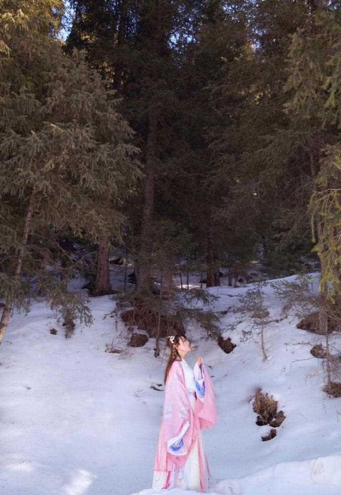 精选冰天雪地下的古装美女唯美意境艺术图册