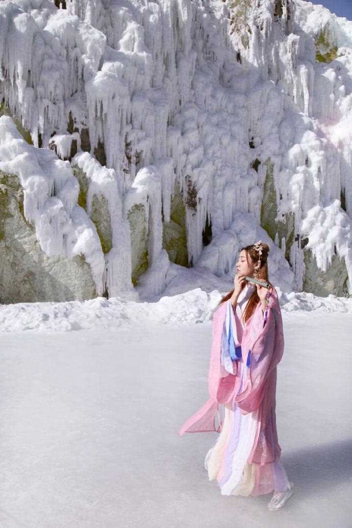 精选冰天雪地下的古装美女唯美意境艺术图册