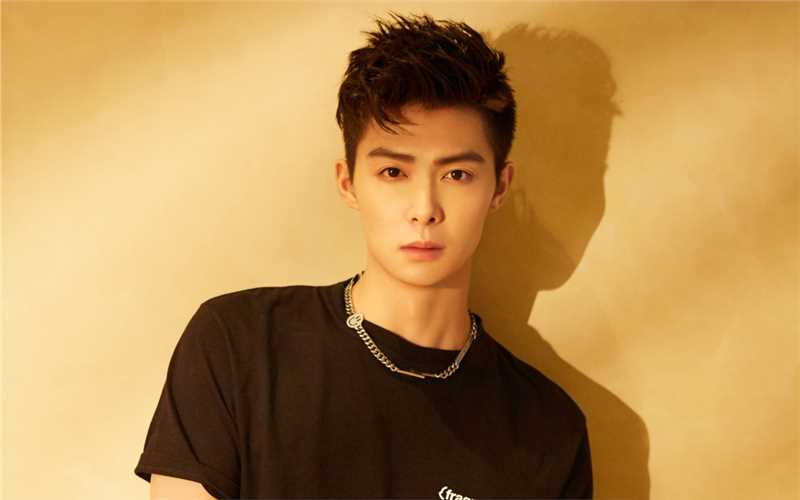 张铭恩西装型男儒雅干净时尚大片