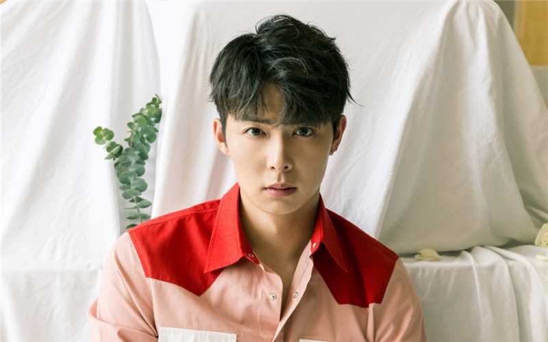 张铭恩西装型男儒雅干净时尚大片