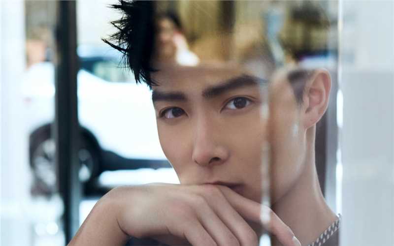 张铭恩西装型男儒雅干净时尚大片