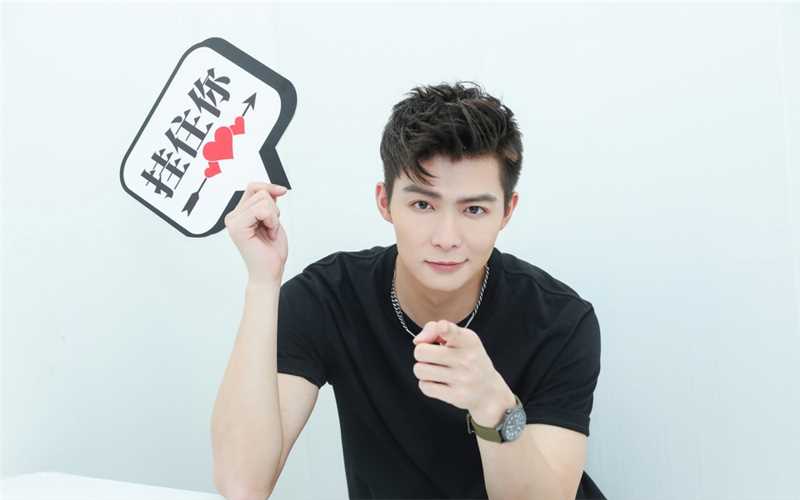 张铭恩西装型男儒雅干净时尚大片