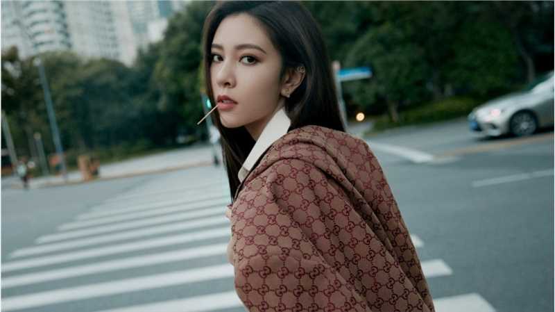 特别专辑宋妍霏cc粉色挂耳染白衬衫痞气美女时尚图片图片