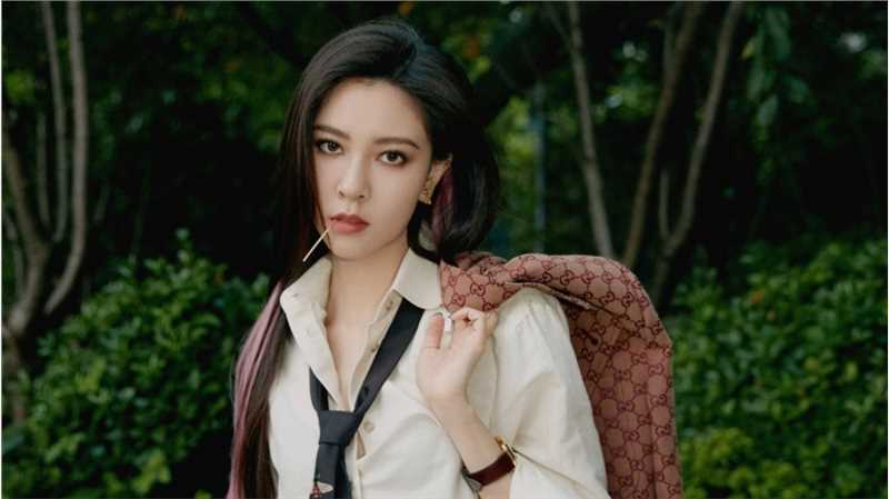 特别专辑宋妍霏cc粉色挂耳染白衬衫痞气美女时尚图片图片