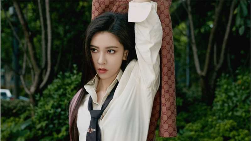 特别专辑宋妍霏cc粉色挂耳染白衬衫痞气美女时尚图片图片