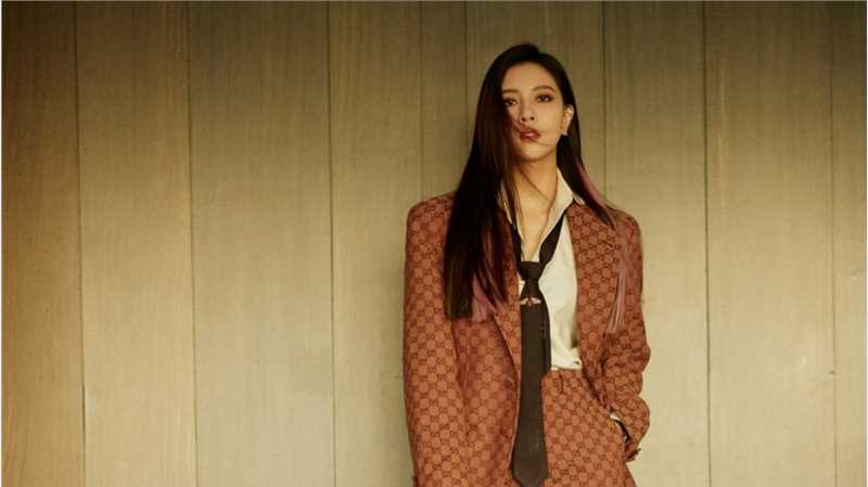 特别专辑宋妍霏cc粉色挂耳染白衬衫痞气美女时尚图片图片