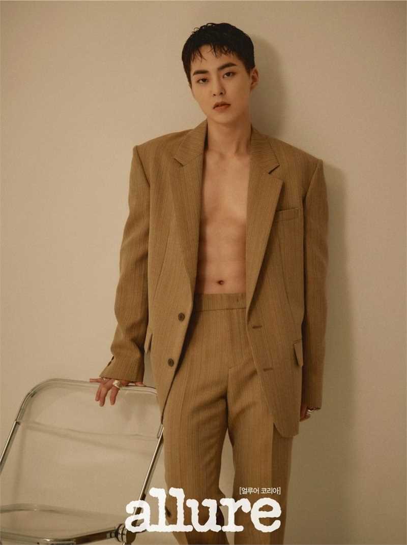 精选EXO成员XIUMIN杂志封面真空西装时尚图册