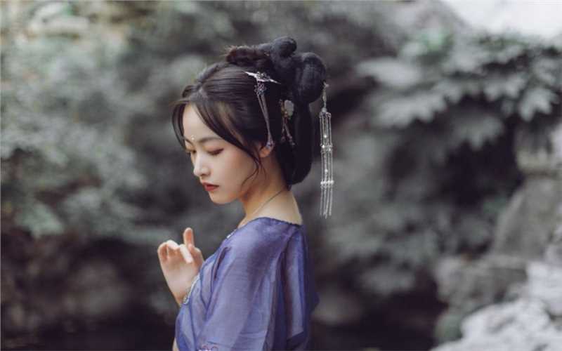 优质恬静的红衣古装小美女眉心红点温婉艺术照相册