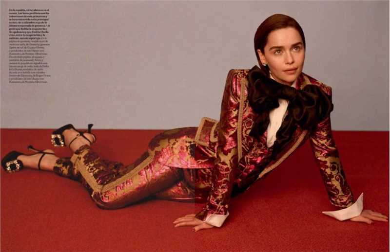 优质英国演员艾米莉亚·克拉克杂志封面性感图片相册