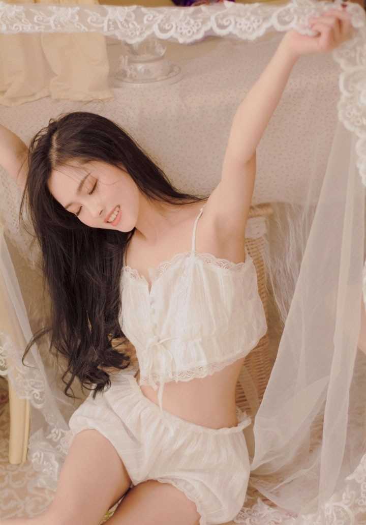 特别专辑港风美女凌乱发丝魅惑眼神性感细腰销魂图片