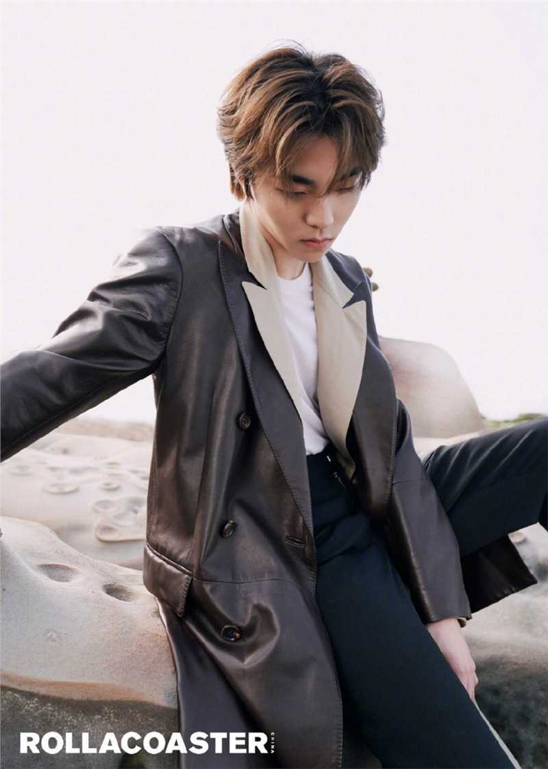 最全陈立农儒雅范中长发时尚杂志户外大片相册