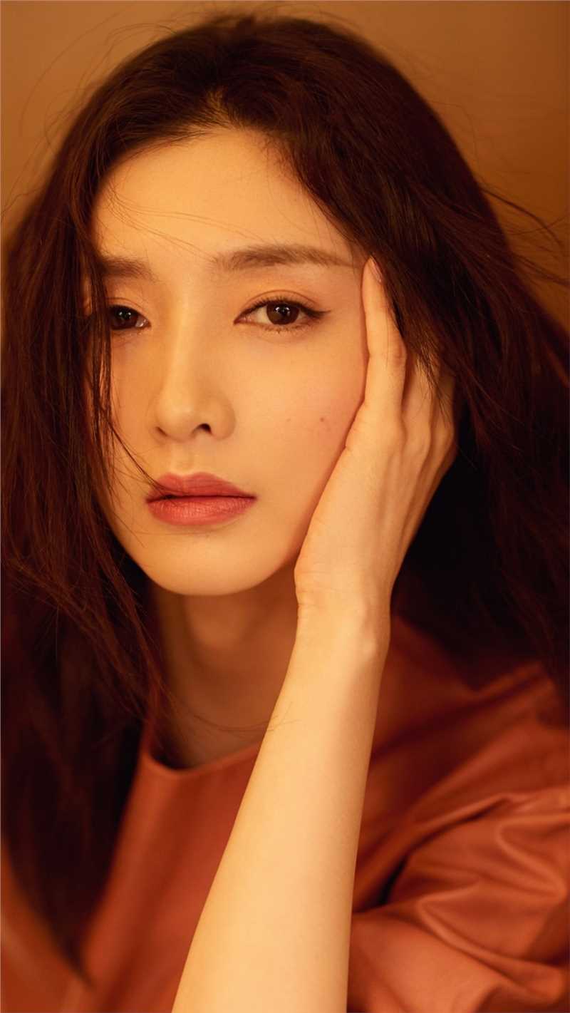 特别专辑江疏影发丝微动温柔皮质短裙时尚代言图片图片