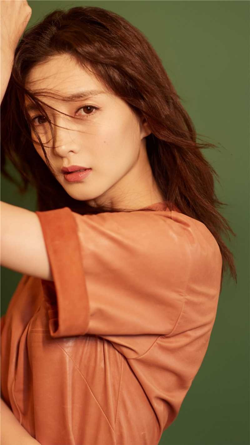 特别专辑江疏影发丝微动温柔皮质短裙时尚代言图片图片