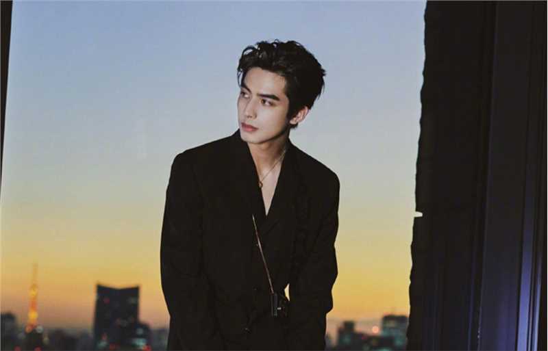 特别专辑宋威龙时尚魅力西装高清壁纸