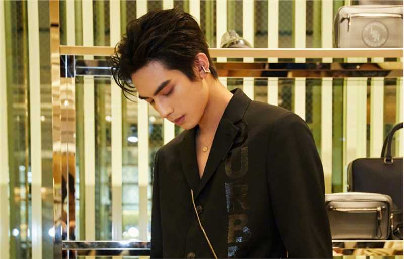 特别专辑宋威龙时尚魅力西装高清壁纸