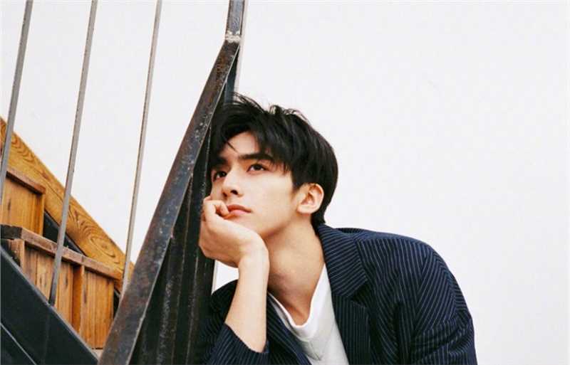 特别专辑宋威龙时尚魅力西装高清壁纸