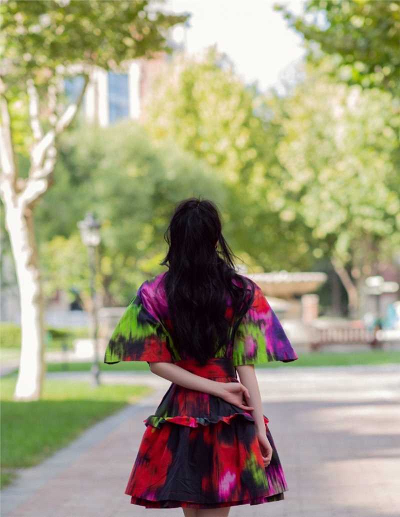 高清迪丽热巴色彩缤纷连衣裙户外时尚街拍图集