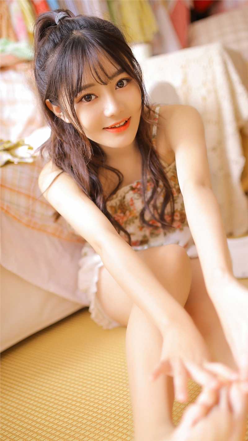 最全长腿美女碎花吊带性感壁纸