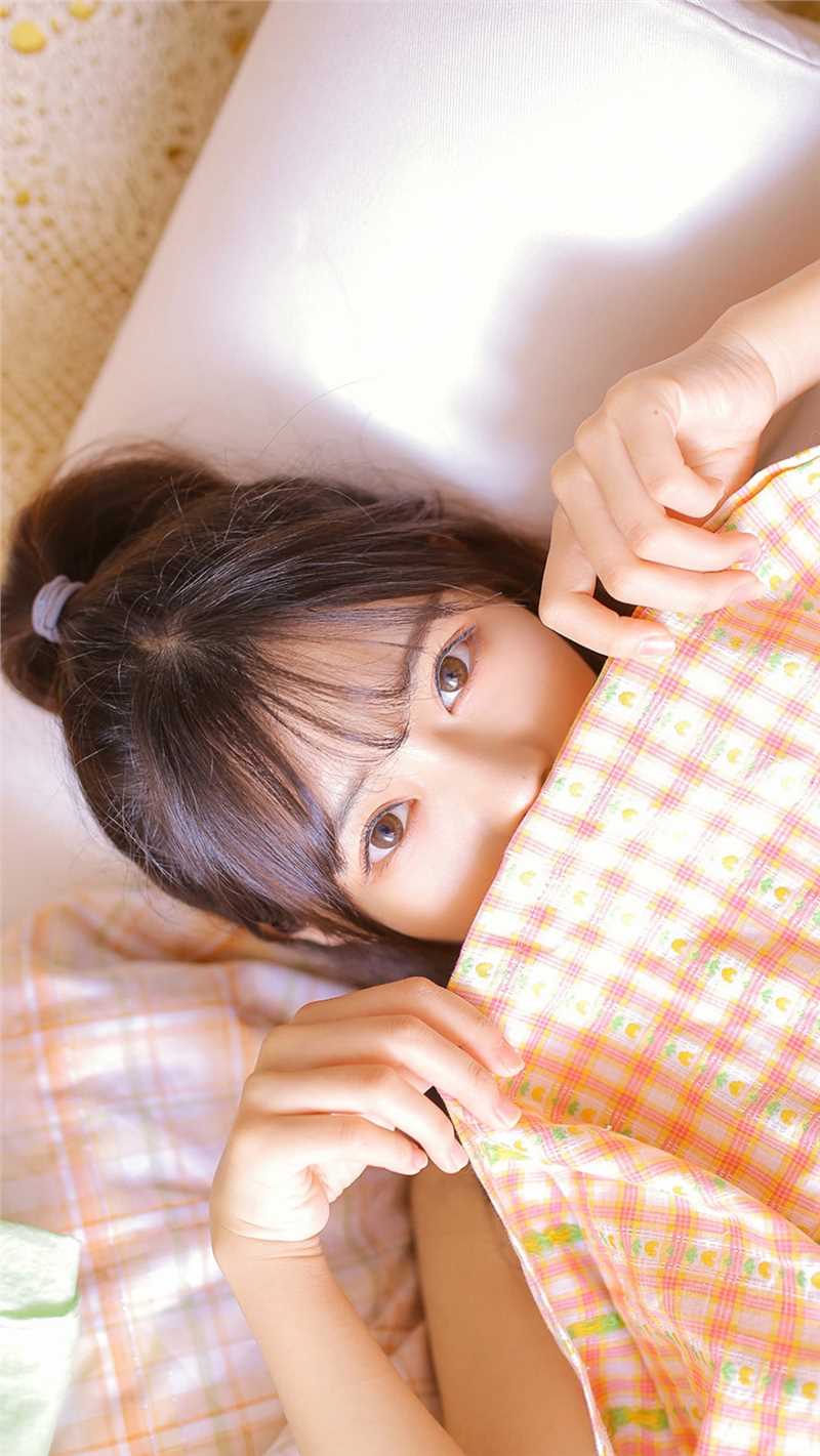 最全长腿美女碎花吊带性感壁纸