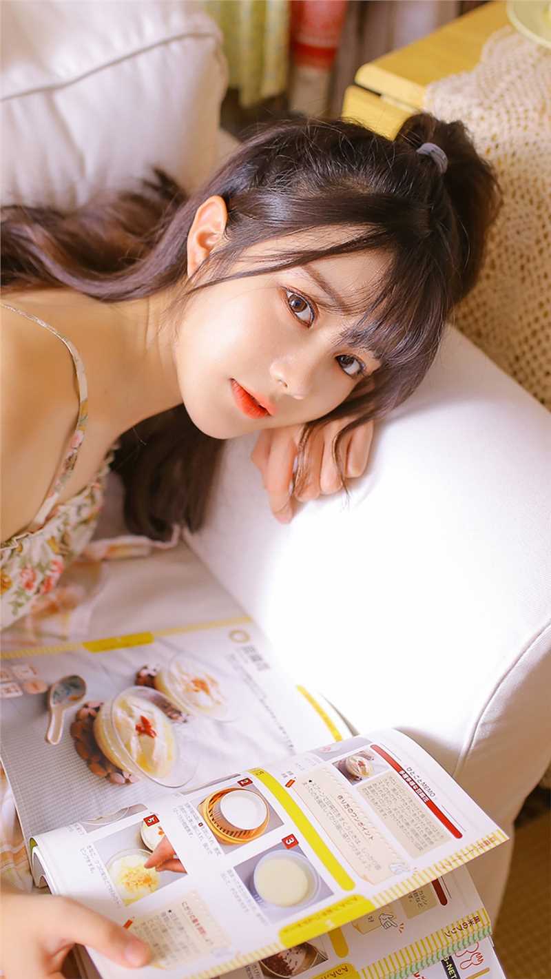 最全长腿美女碎花吊带性感壁纸