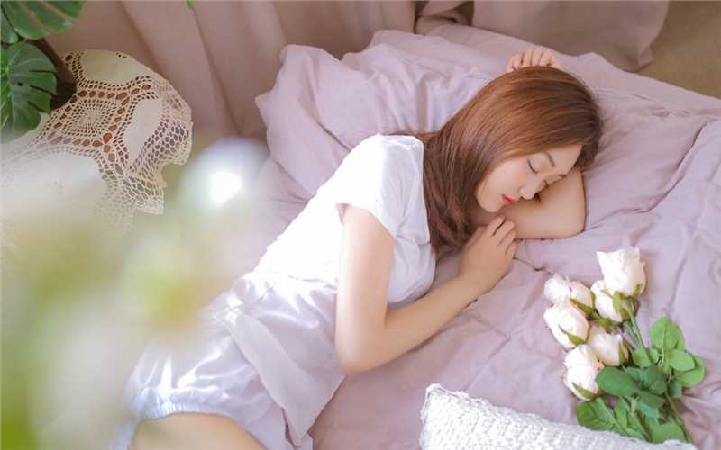 最新长腿美女绿色吊带性感壁纸