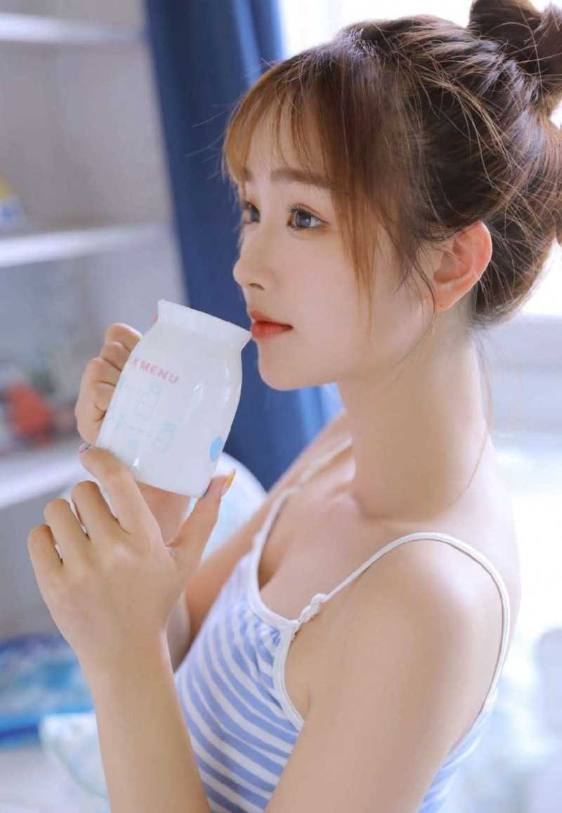 最新长腿美女运动风性感壁纸