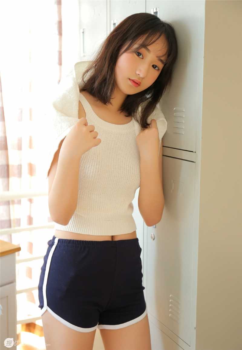 最新短发美女露脐运动装性感壁纸