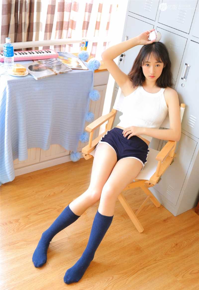 最新短发美女露脐运动装性感壁纸