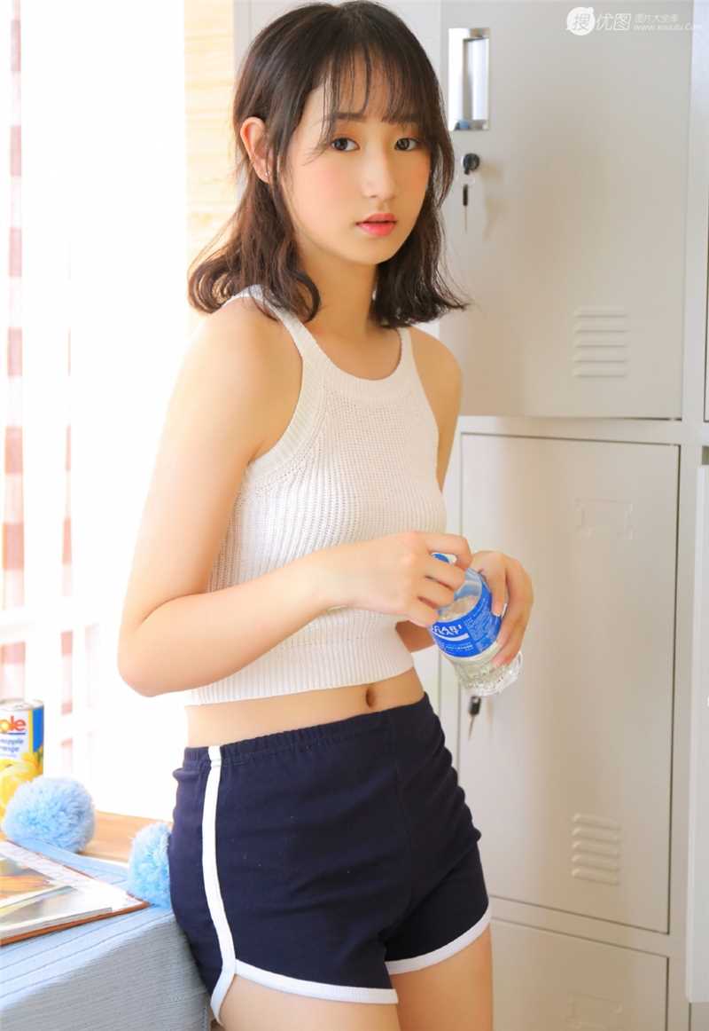 最新短发美女露脐运动装性感壁纸