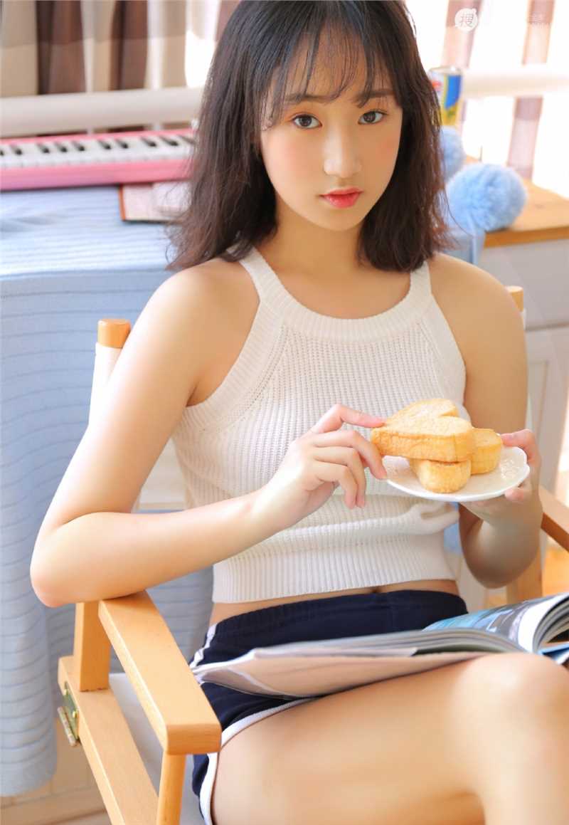 最新短发美女露脐运动装性感壁纸