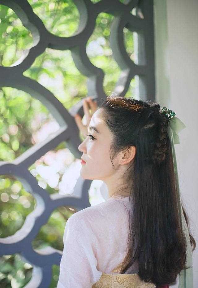 最新古装美女红丝飘带户外清新壁纸